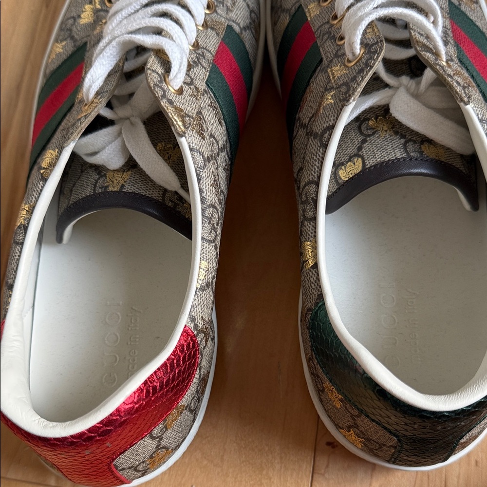 Gucci Brown GG Supreme Bee Low-Top Sneakers with Red & Green Web - Picture 3 of 6